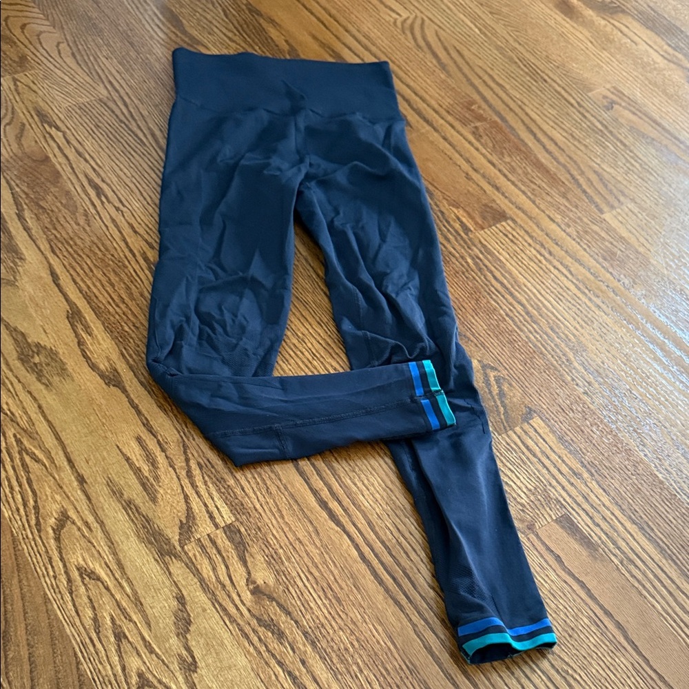 Stylish Navy Leggings with Blue Accents LNDR